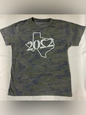 Camouflage T-shirt with 2022 Heart and Texas map print kids youth size small 6/7